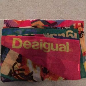 Desigual scarf